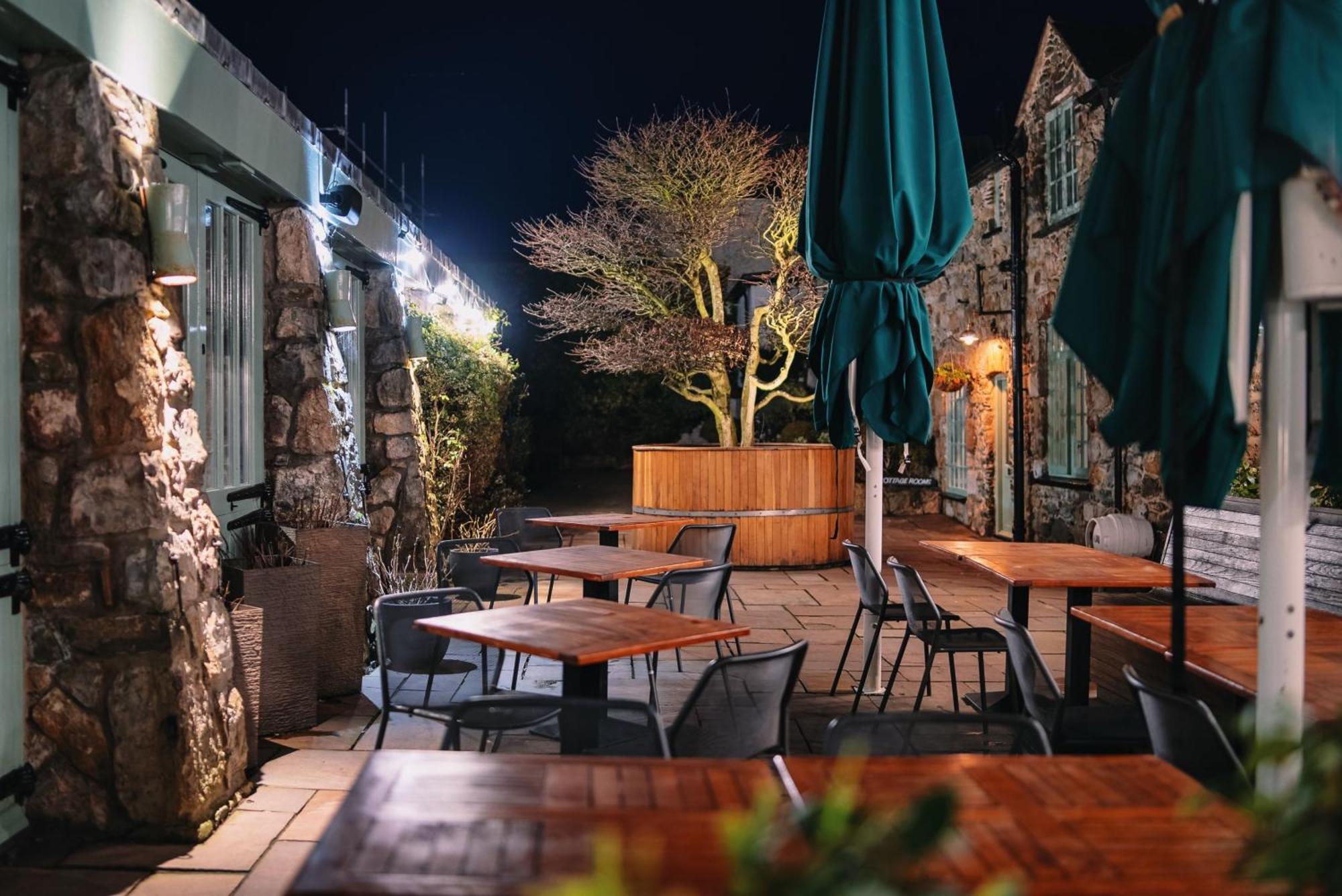 The Bull And Townhouse, Beaumaris- The Inn Collection Group Zewnętrze zdjęcie